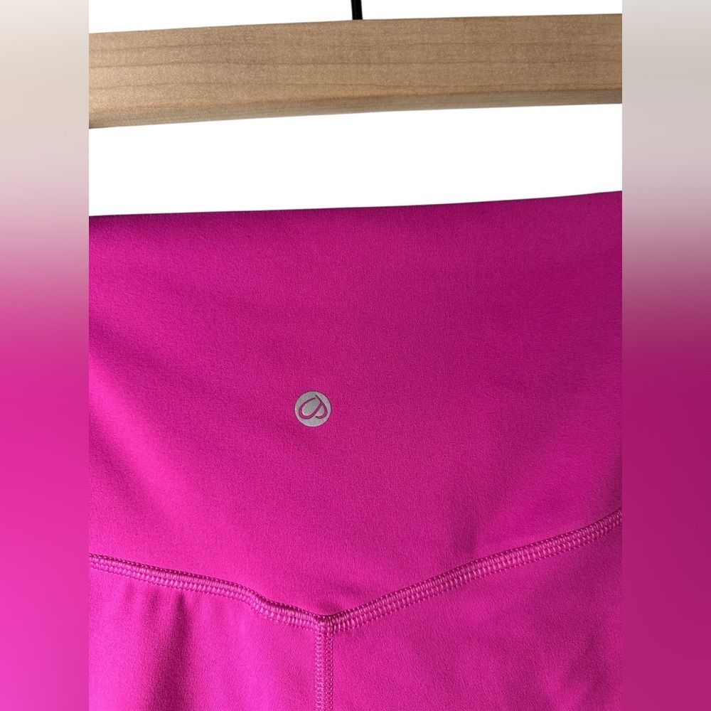 CRZ Yoga Butterluxe High Waisted Crossover Shorts Pink Women’s Size Small (4/6) - Picture 6 of 8